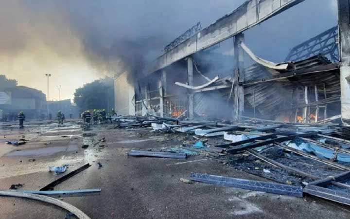 ইউক্রেনে ২৪ ঘণ্টায় দেড়শতাধিক ক্ষেপণাস্ত্র হামলা চালিয়েছে রাশিয়া